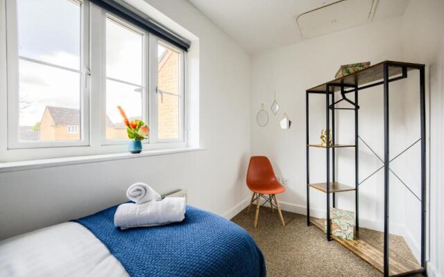 Cosy House │ RICOH │ M6 │ Sleeps 6 │ EMPOWER HOMES