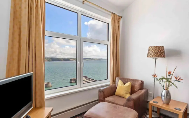 Captains View - Sea and Harbour Views Parking