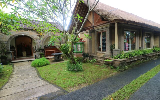 Oka Kartini Bungalows