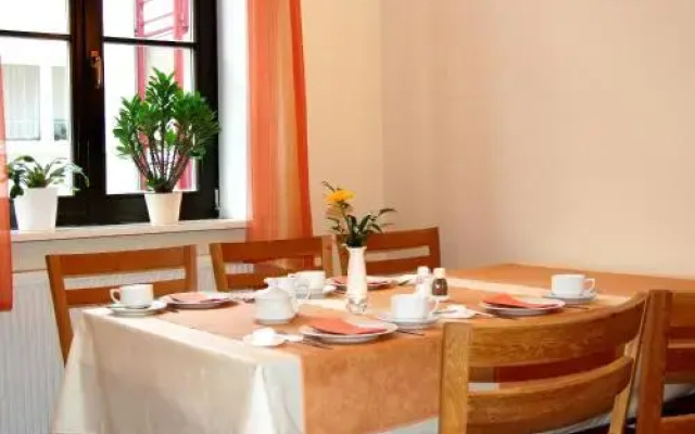 Hotel garni "Alte Warener Zeitung"