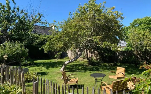 4 Family Home, Walking Distance to the Beach