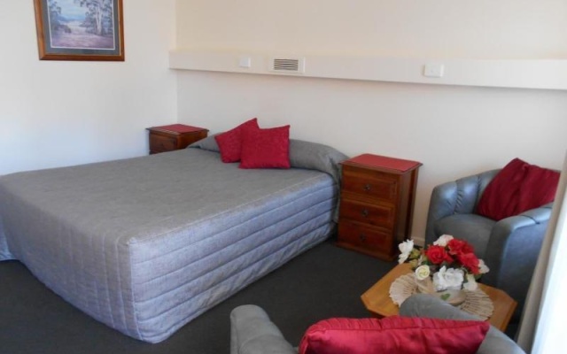 Whiteoaks Motel – Guest Rooms – Toowoomba
