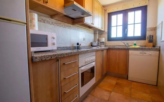 (HAR002) Sea View Apartment 200m to Beach