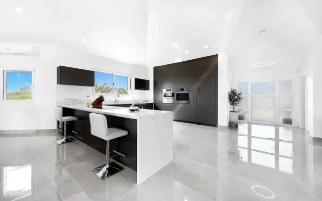 4-bed Villa, Pool, Parking