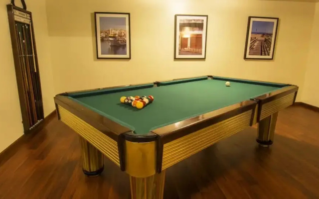 8-bed Villa in Vilamoura-sleeps-playground-pool