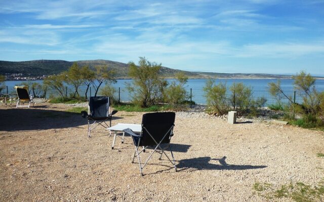 Mobile Home Pisak-directly on the Pebble Beach
