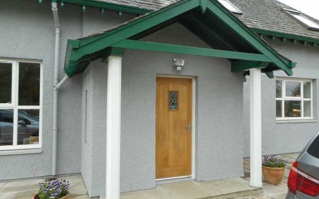 Chauffeur's Cottage with Hot Tub, Glenshee