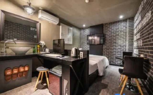 Seongbuk (Bomun-Dong) Piano