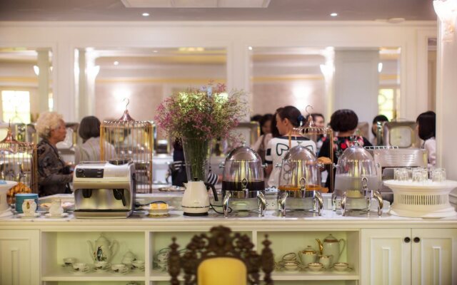 At Pingnakorn Riverside Hotel Chiangmai