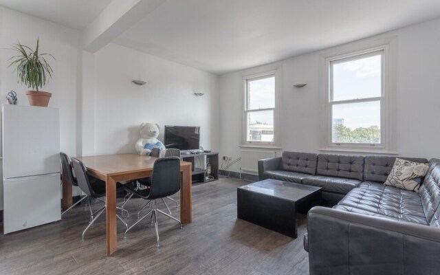 Spacious and Contemporary 3 Bedroom House