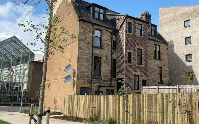 Central Paisley Apartment- Airport/glasgow Access