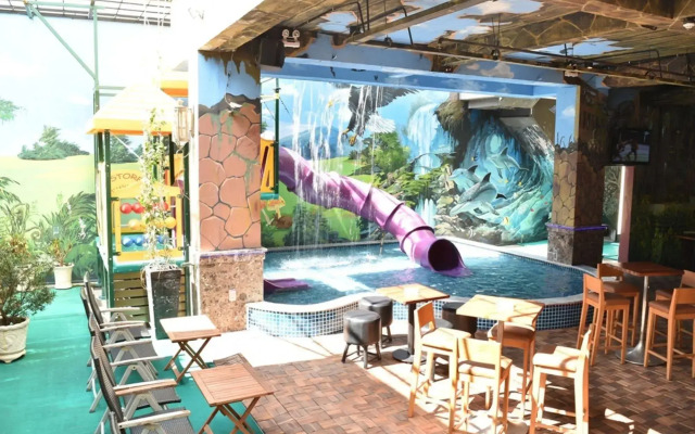 Huazhu Hotel (华住酒店)
