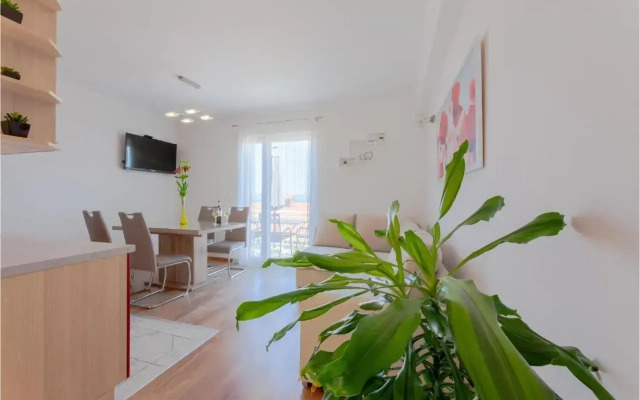Two-Bedroom Apartment in Prigradica