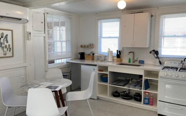 Bungalow 8 - 1br, Waterfront