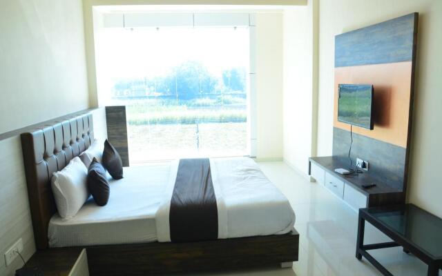 Hotel  Savera Palace