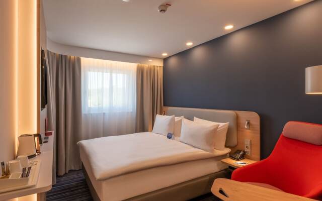 Holiday Inn Express Hamburg South A7 AS42 by IHG