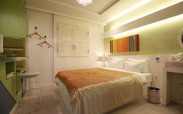 Secret Hotel