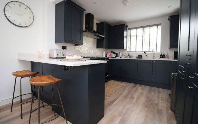 Stylish 3 Bed Home In Bath - Private Parking Wifi
