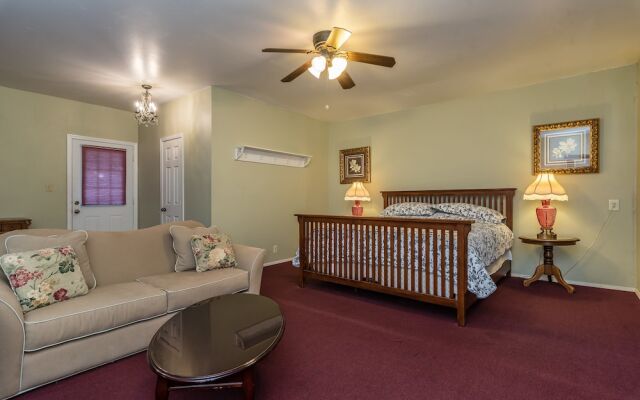 Kaleidoscope Inn & Gardens