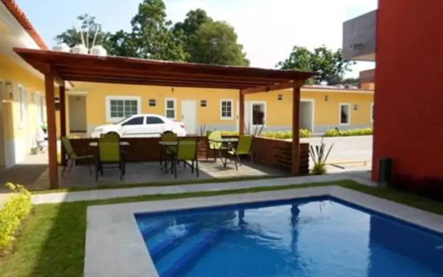 Hotel Montroi City