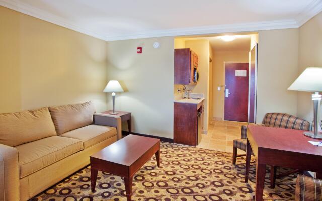 Holiday Inn Express Hotel & Suites Macon-West, an IHG Hotel