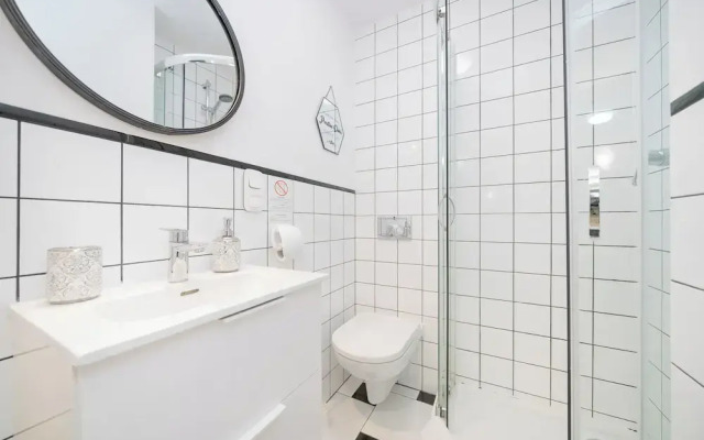 UNIT Warszawa Centrum Room by Metro Rondo ONZ