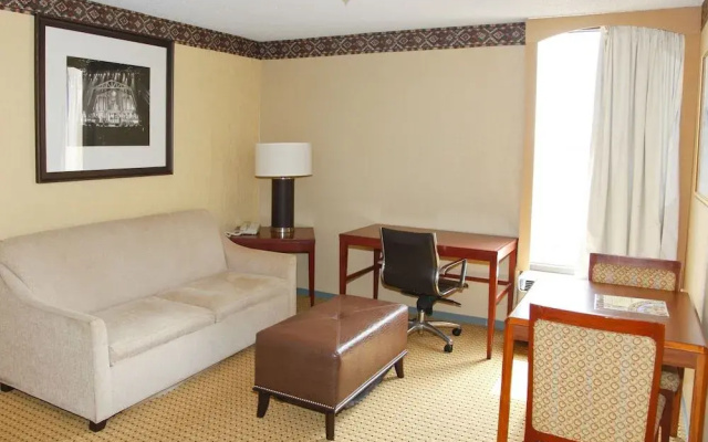 America's Airport Inn & Suites