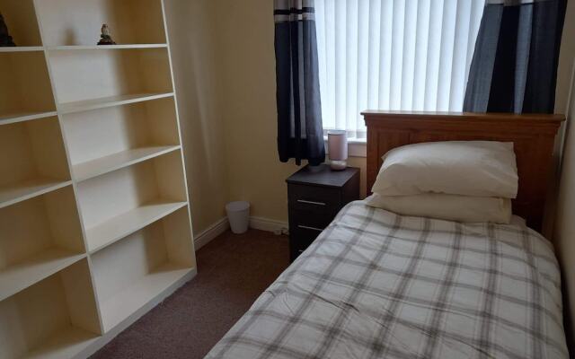 Inviting, Light and Airy 3-bed Apartment in Wick