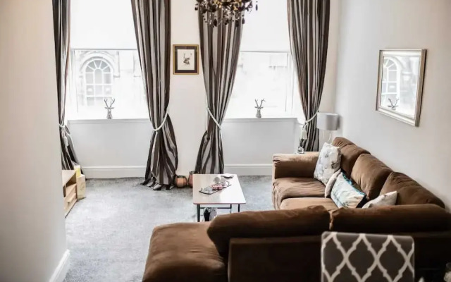 Rose Apartment 2-bed Town Centre Apartment in Ayr