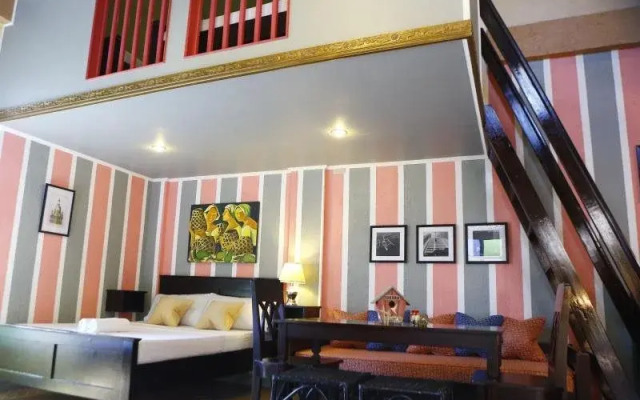 Purple Fountain Inn & Hostel