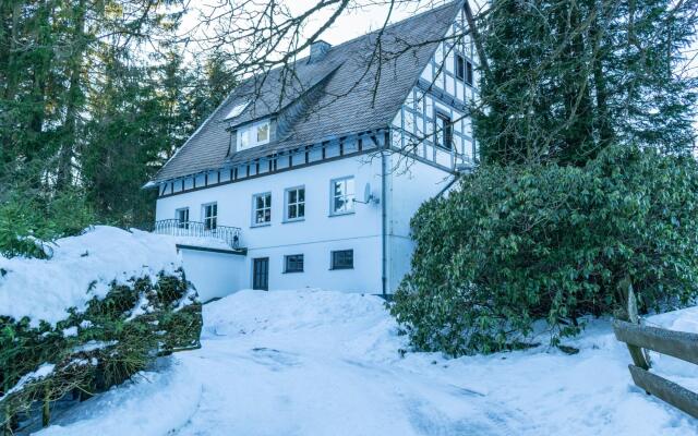 Quaint Holiday Home near Ski Area in Neuastenberg