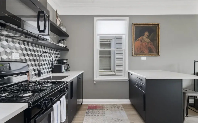 Spectacular Pilsen Studio for 2! by AllSet Turnover