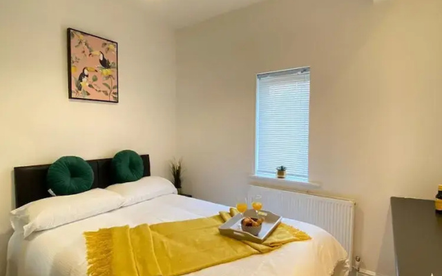Stunning 4-bed House in Derby