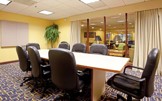 Holiday Inn Express Richmond Airport by IHG