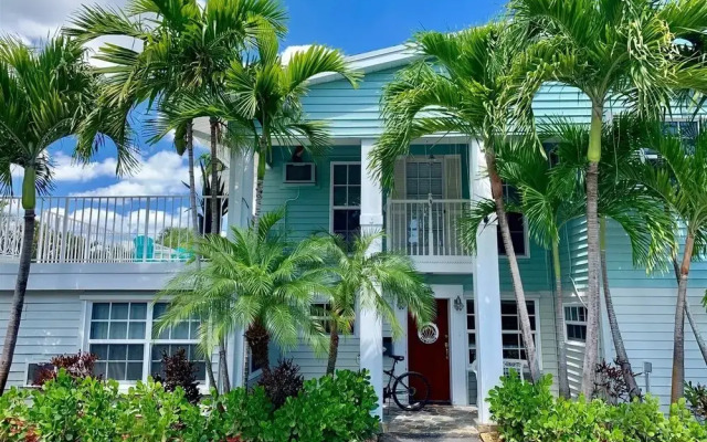 El Chico Frank`s Key West Experience