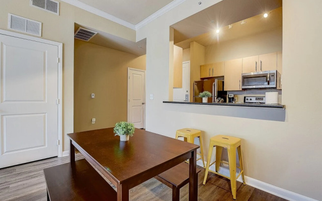 FRONTDESK Oakwood Residence Apts Uptown Dallas