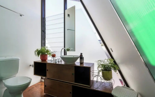 Melbourne Skyline Suite CBD with views