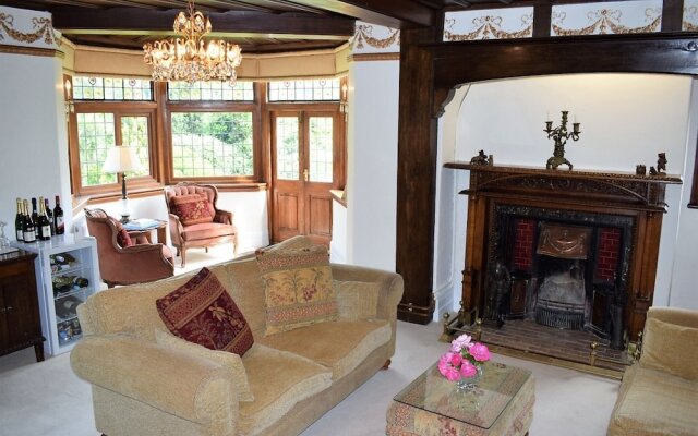 Gwern Borter Manor