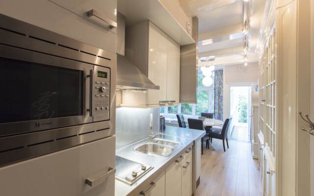 Dutch Masters Apartments