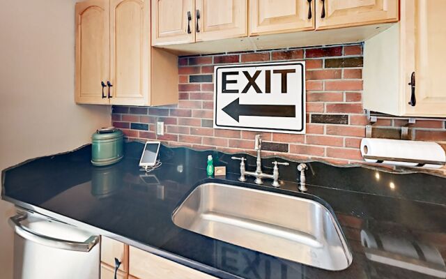 E Indianola - 4 Br Home