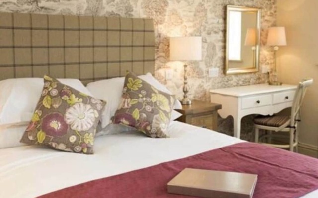 Crown Inn At Tolldown