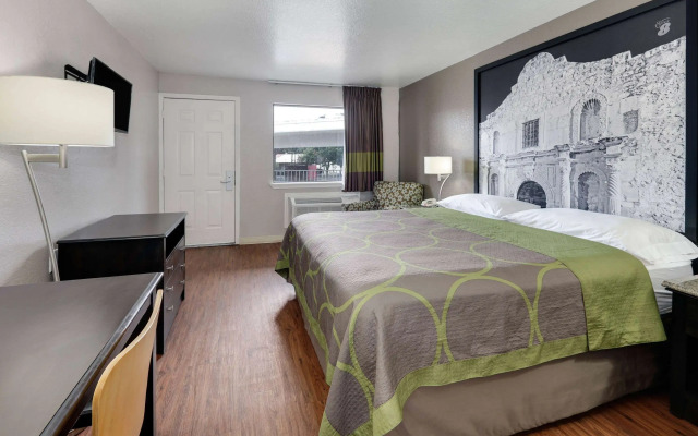 Super 8 by Wyndham San Antonio Downtown/Alamo