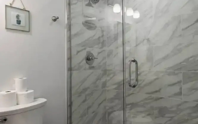 Juniper Mist - Modern 1 Bdr in Downtown