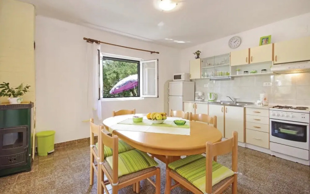 Awesome Home in Sucuraj With Wifi and 2 Bedrooms