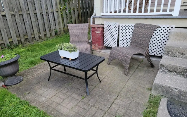 The Kings Throne Inn and Guest House