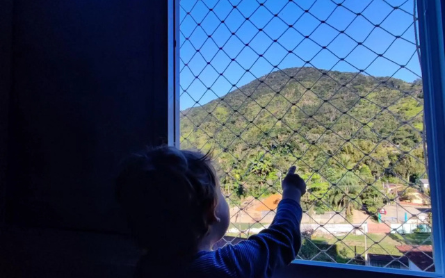 Apartamento novo e completo, próximo à praias e comércio