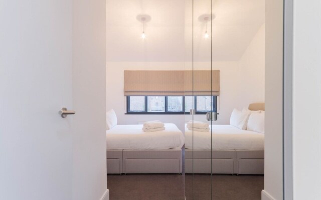 NEW 3 Double Bed House Ravenscourt Park Zone 2