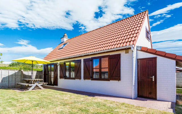 Cosy Holiday Home in De Haan near Sea Beach