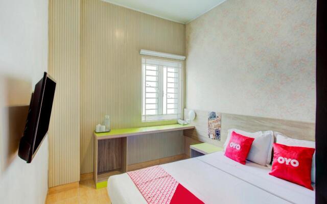 OYO 4005 Bunga Dahlia Guest House