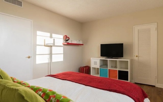 Tides Hollywood Apartments